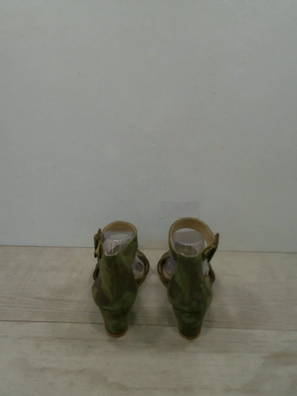 Sexy Seychelles Cloud Nine Army Green Camo Suede Wedge Sandal Size 9